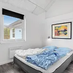 Pet Friendly In With Kitchen *